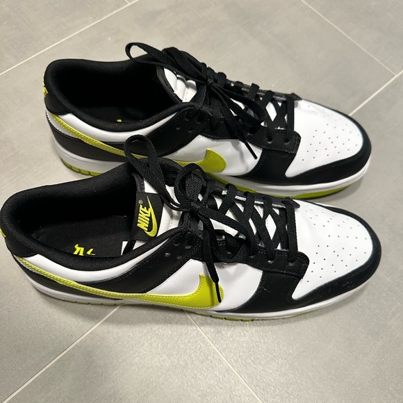 Men’s Nike Black and White Dunk Low with Lime Highlights - Picture 3 of 5